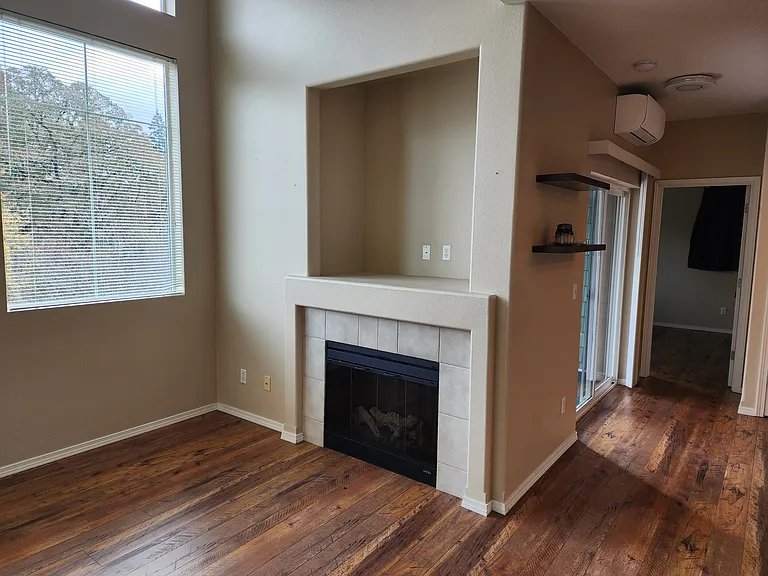2115 Bobs Hollow Ln — Photo 8