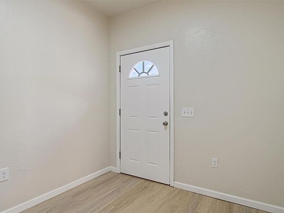 4th image of 30499 E Hill Dr