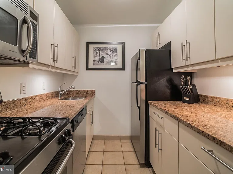 219 S 18th St #1521 — Photo 14