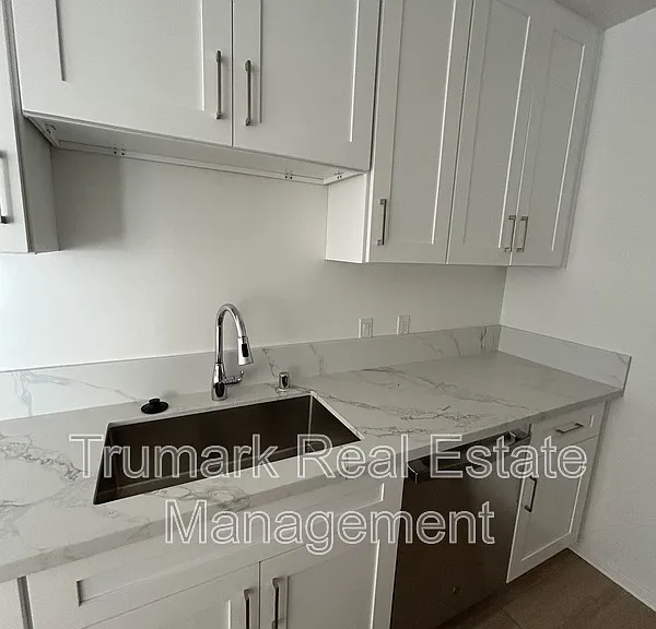 555 Palm Dr #A — Photo 1