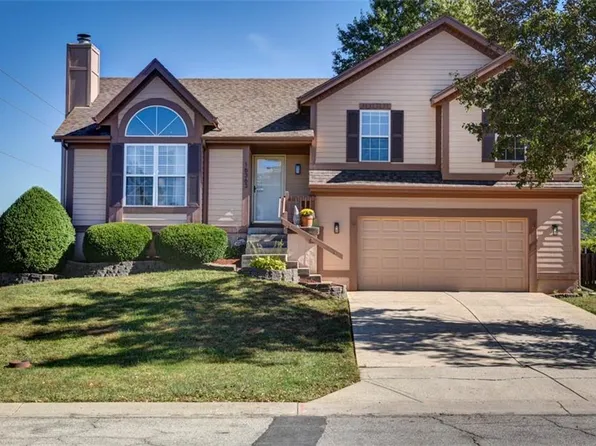 16363 S Sunset St, Olathe, KS 66062