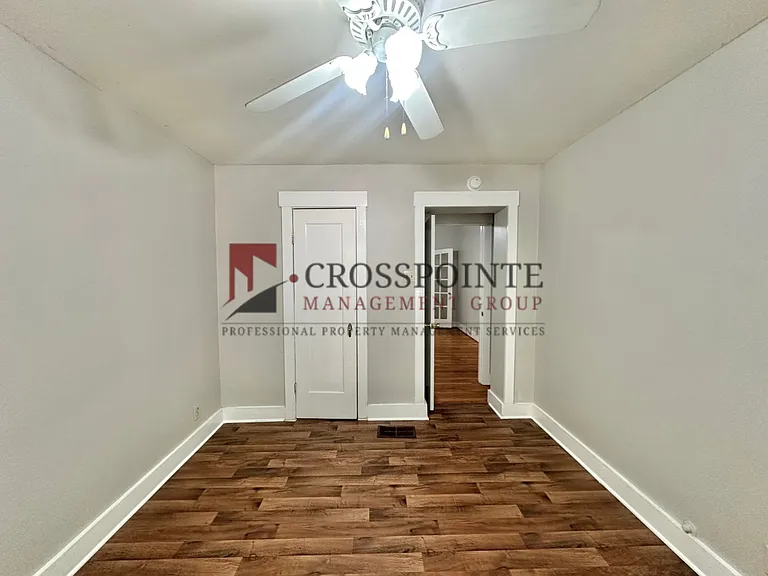 College Ave Triplex — Photo 9