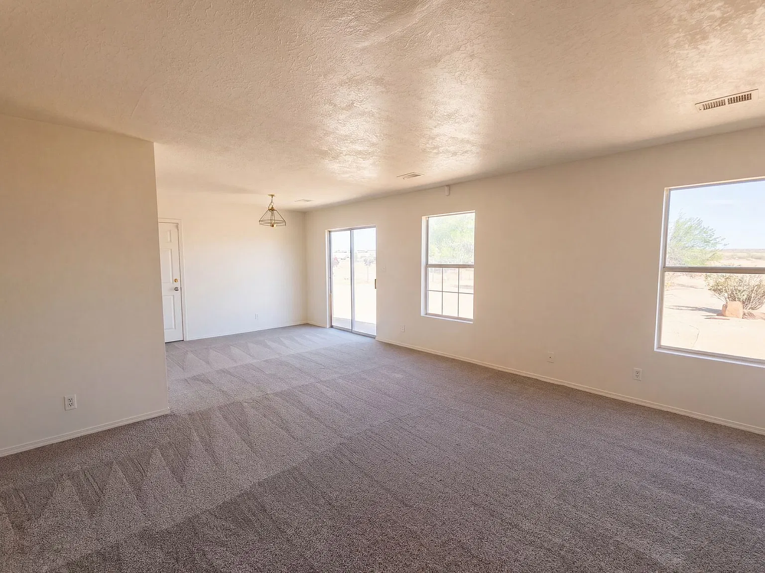 3 bed, 1234 sqft, $1,800 — Photo 3