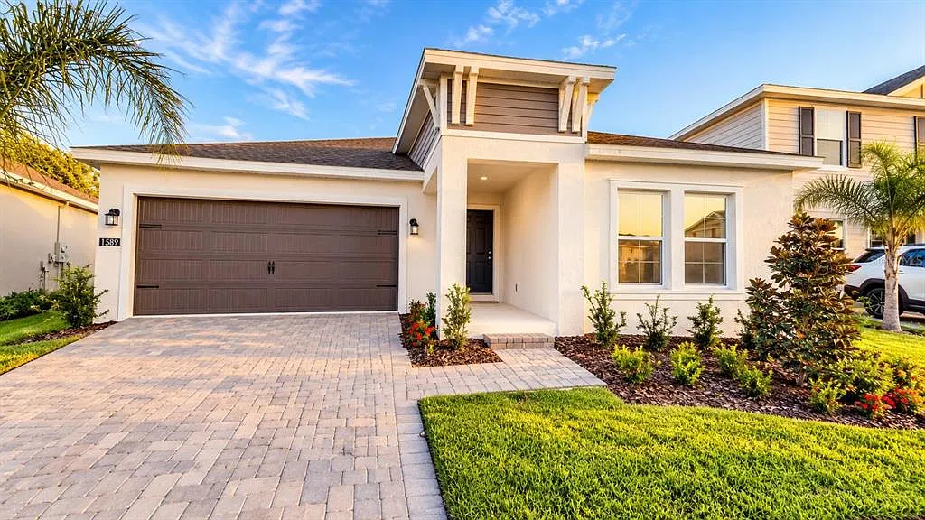 4 bed, 2.0 bath, 1936 sqft, $2,590 — Photo 2