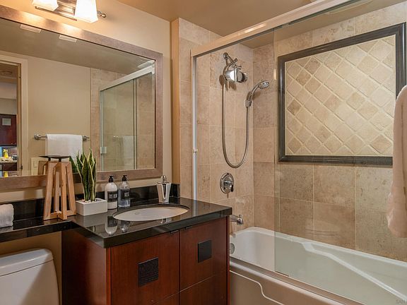 4th image of 500 W Harbor Dr Unit 1112