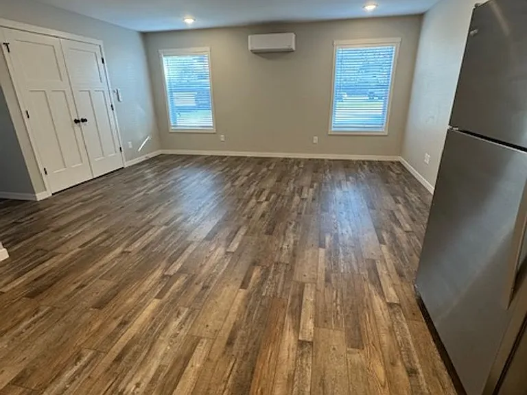 105 Saint Lawrence St — Photo 3