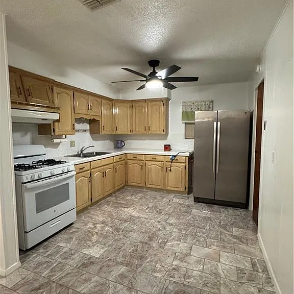 1005 Saltillo St — Photo 8