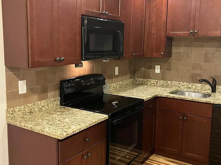 288 Lafayette Rd #4 — Photo 3
