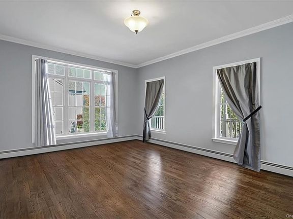 4th image of 18 Camelot Dr