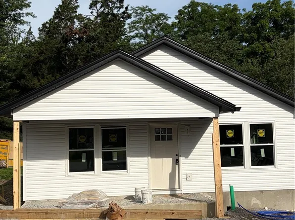 2039 Edgewood Drive, Charlestown, IN 47111