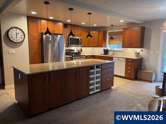 4th image of 2130 Umpqua Rd