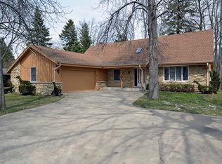 7012 N Longview Ave, Glendale, WI 53209