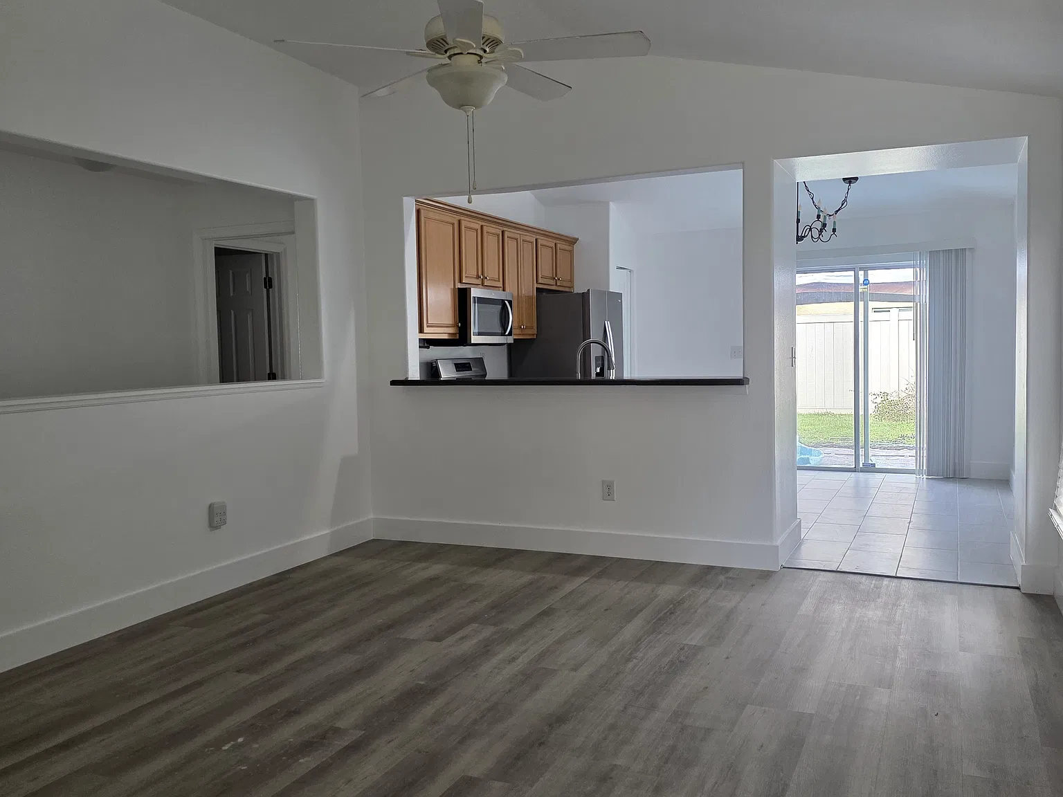 3 bed, 1275 sqft, $1,875 — Photo 2