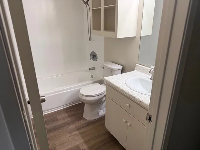 Front bathroom with bathtub