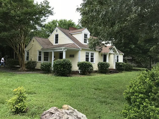 501 Hillsborough Rd — Photo 1