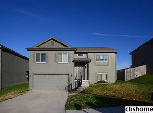 9126 Summit St, Omaha, NE 68122