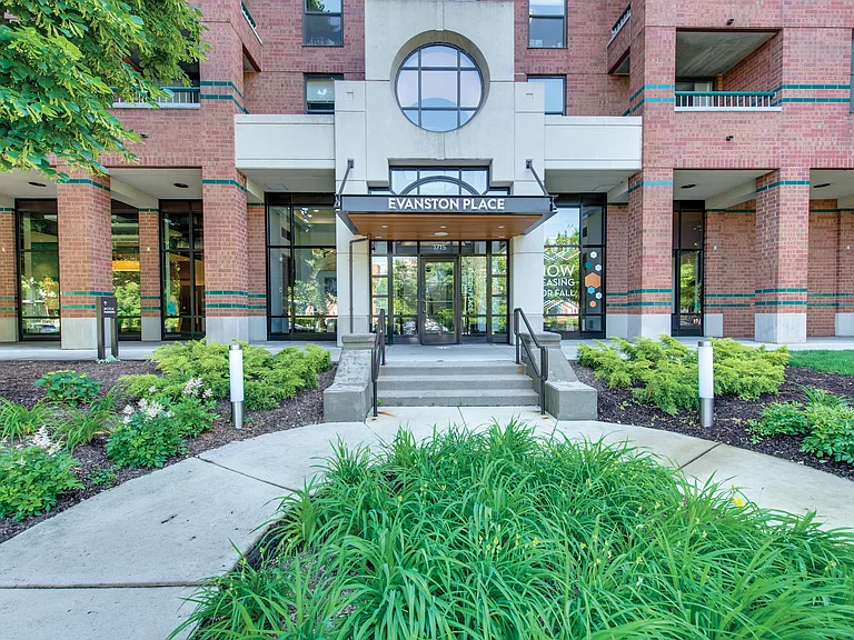 Evanston Place — Photo 19