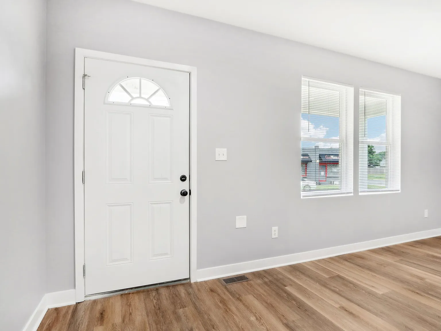 2826 Macpherson Ave — Photo 3