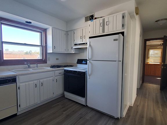 2nd image of 439 N Lake St #439