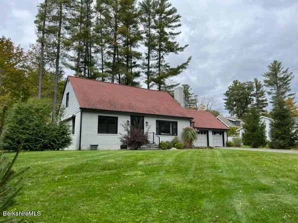 30 Prospect St, Great Barrington, MA 01230