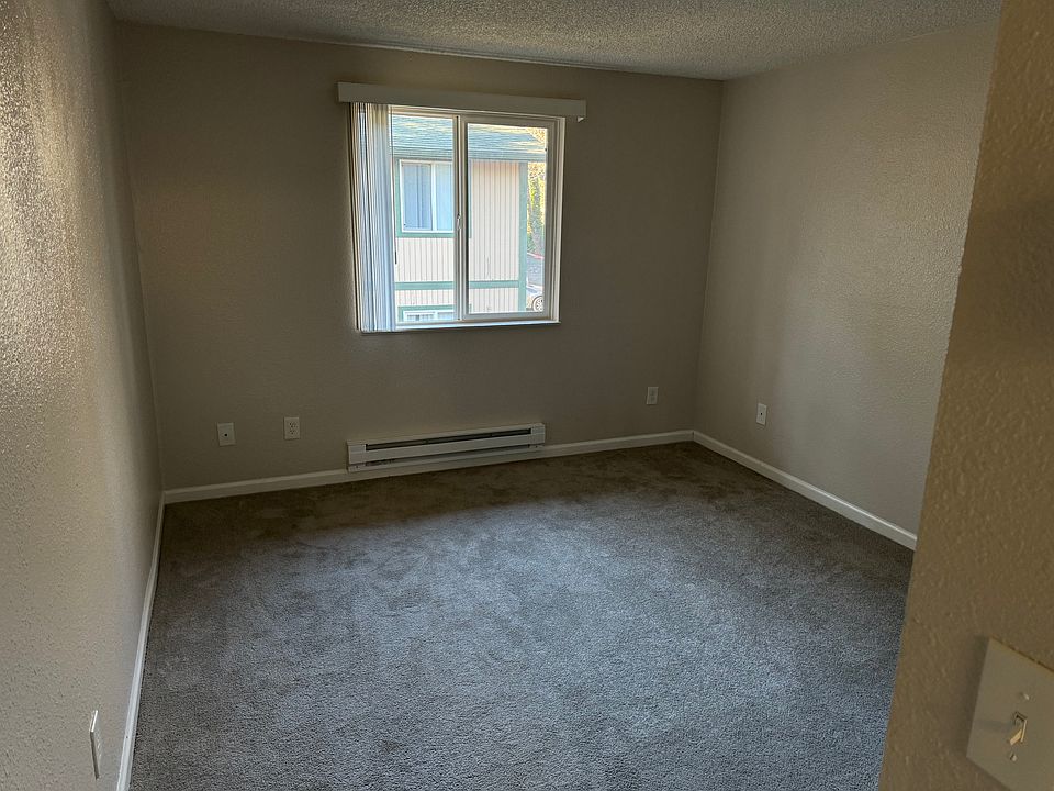 1st image of 646-664 SE 148th Ave #22