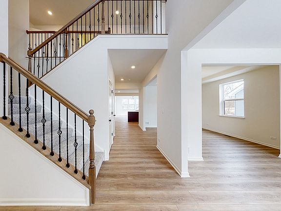 32044 Savannah Dr - Open Concept Floor Plan- Foyer