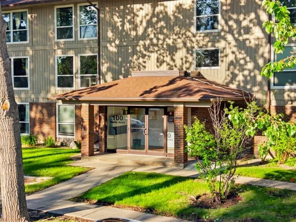 860 W Midridge Dr SE #122, Calgary, AB T2X 1K1