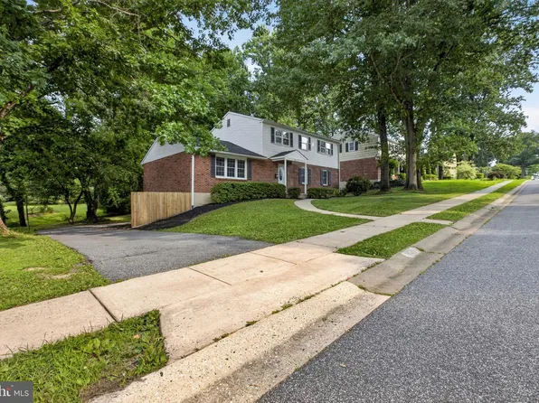 806 N Country Club Dr, Newark, DE 19711