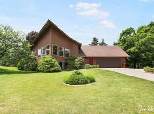 3028 Harbor Rd, Douglas, MI 49406