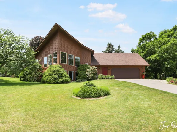 3028 Harbor Rd, Douglas, MI 49406