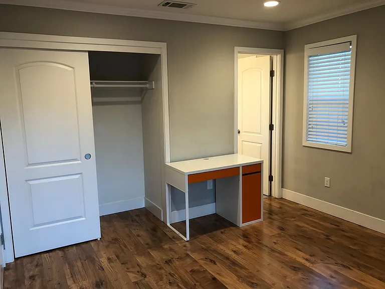 218 Bradford Dr — Photo 8
