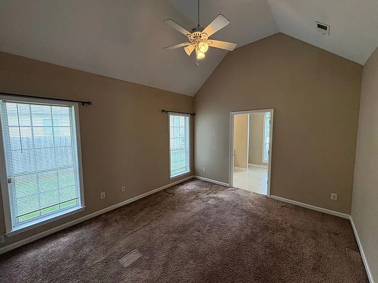 161 Mayfair Ln — Photo 17
