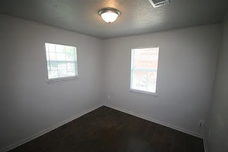 2505 Rose Dr — Photo 4