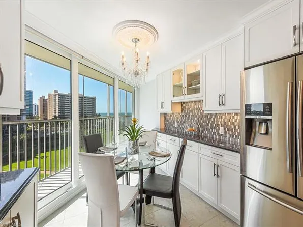 4041 Gulf Shore Blvd N APT 604, Naples, FL 34103