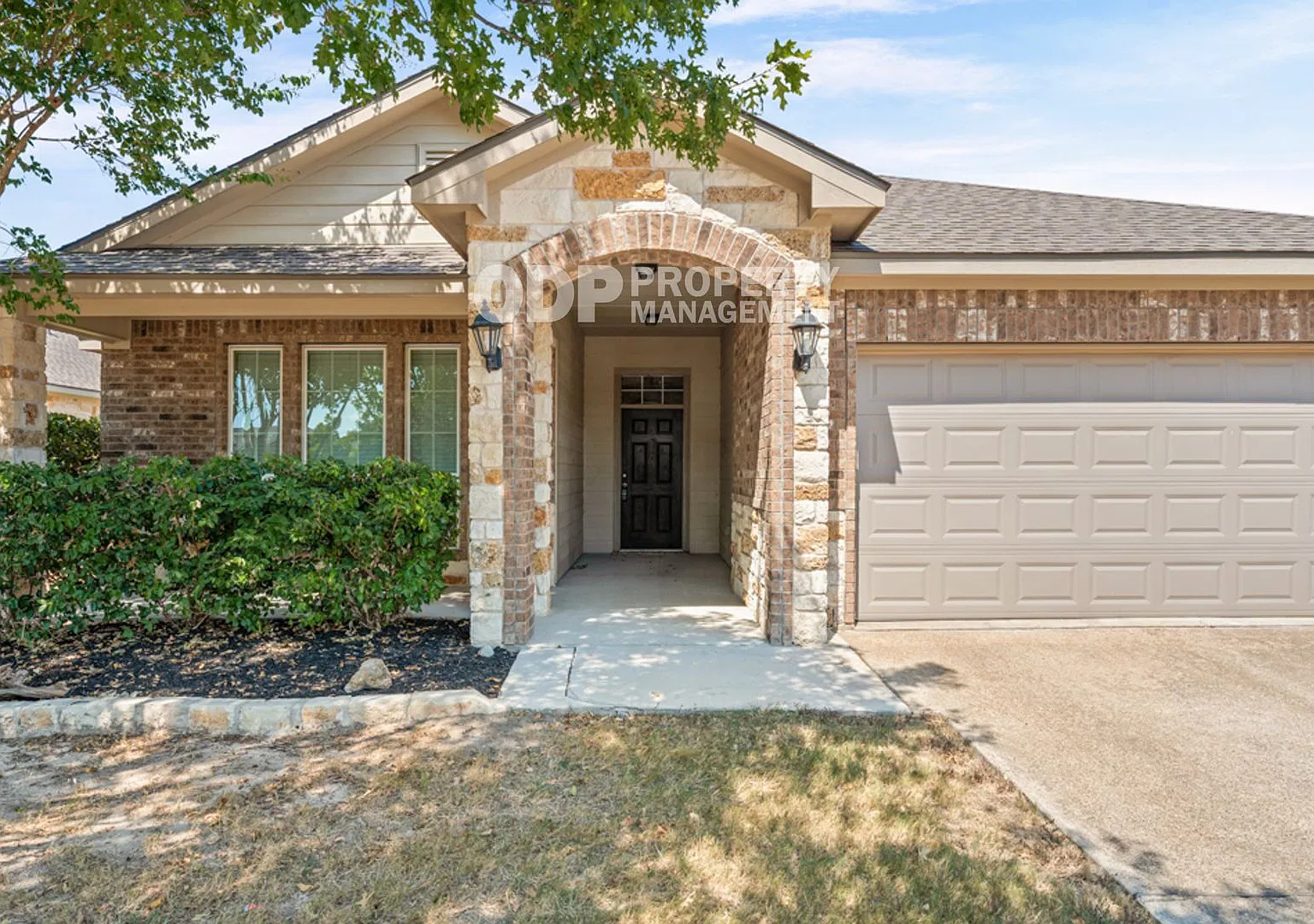 3 Bed-2 Bath-Academy ISD — Photo 2