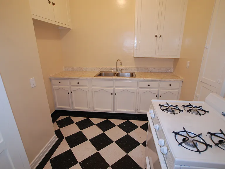 15Th - 2731 W. 15th Apts. — Photo 9