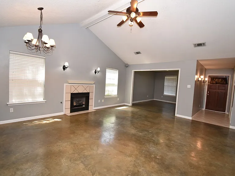 1172 Christpher Ln — Photo 3