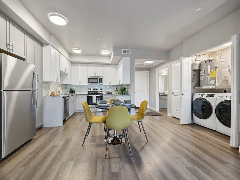 Granite Mountain Apartments — Photo 10