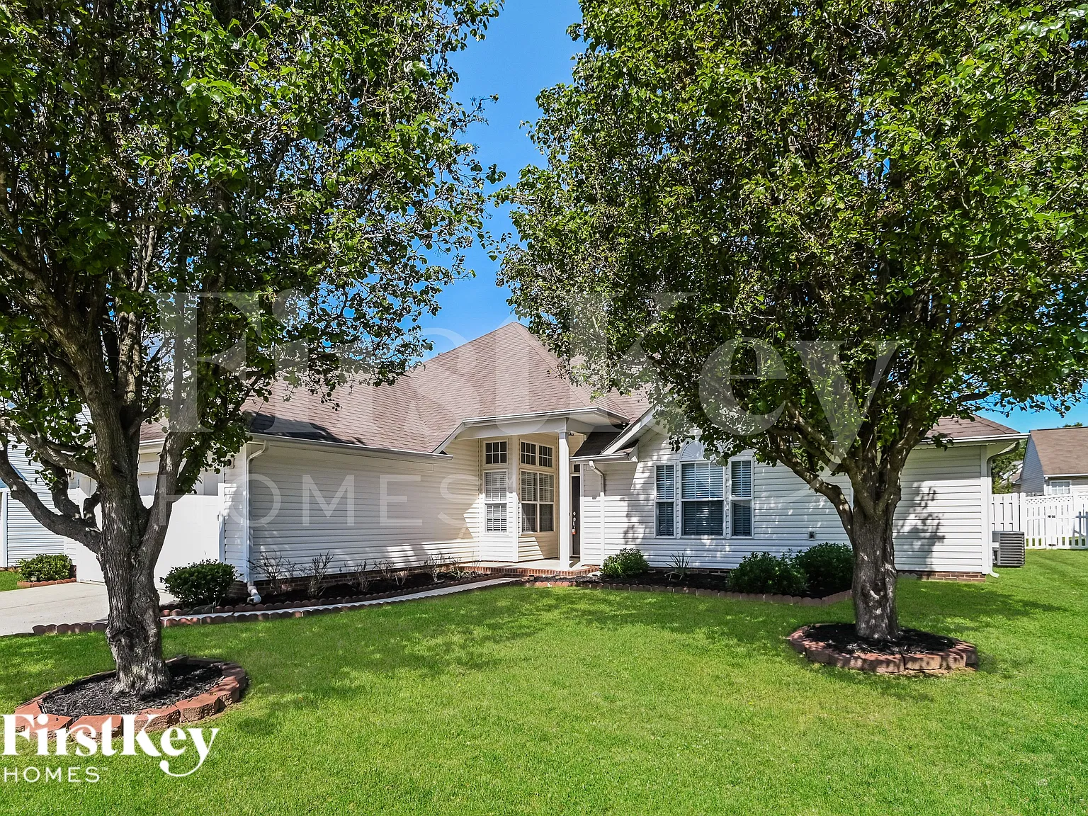 3 bed, 3.0 bath, 2724 sqft, $2,820 — Photo 2