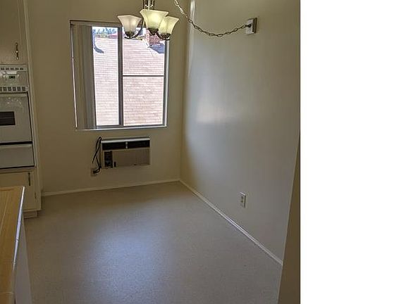 3rd image of 5923 Willoughby Ave APT 4