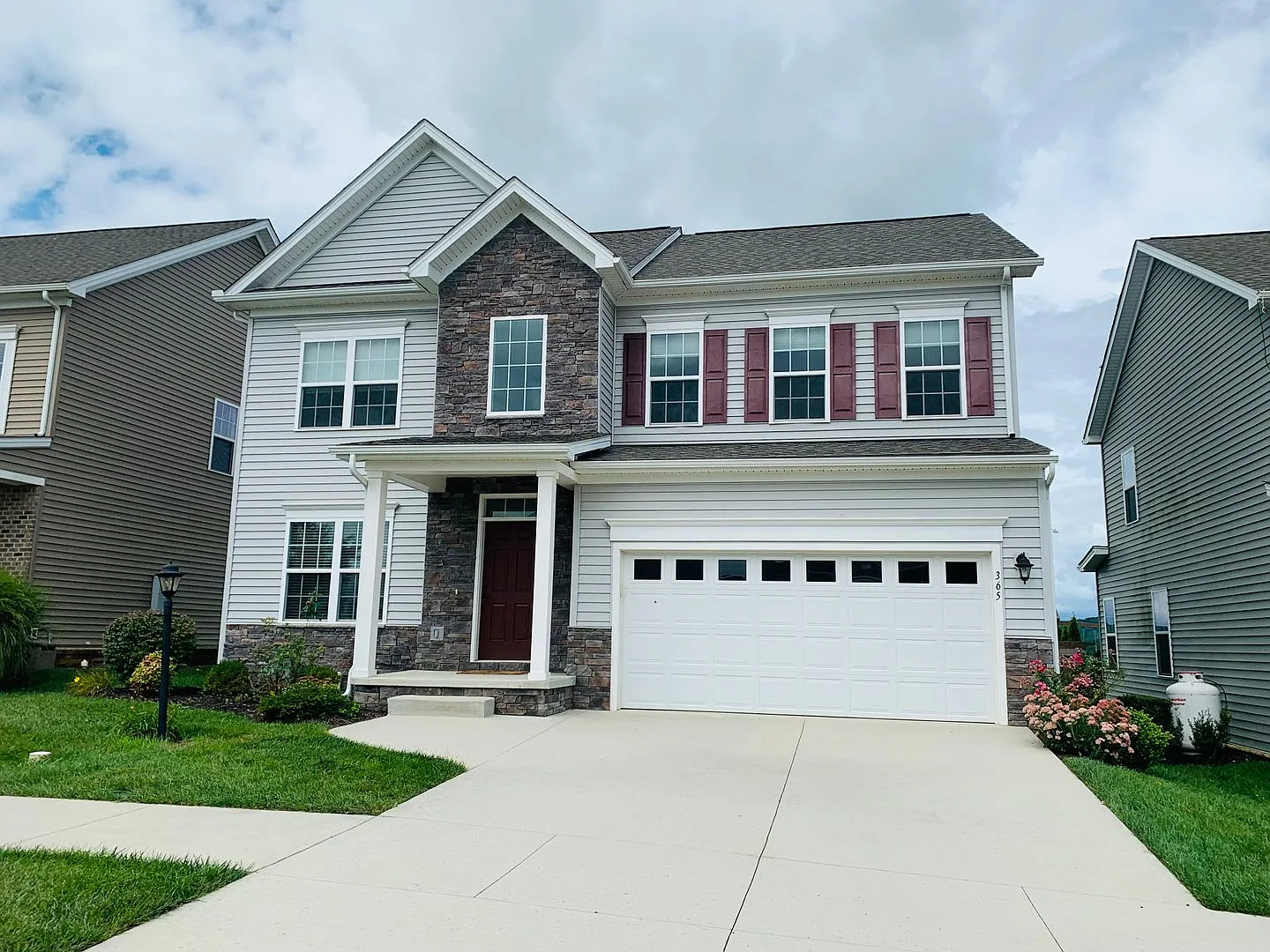 4 Bedroom, 2.5 Bath House — Photo 1