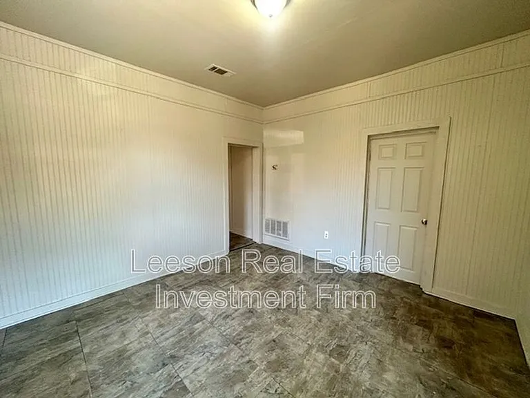 2544 Dupont St — Photo 6