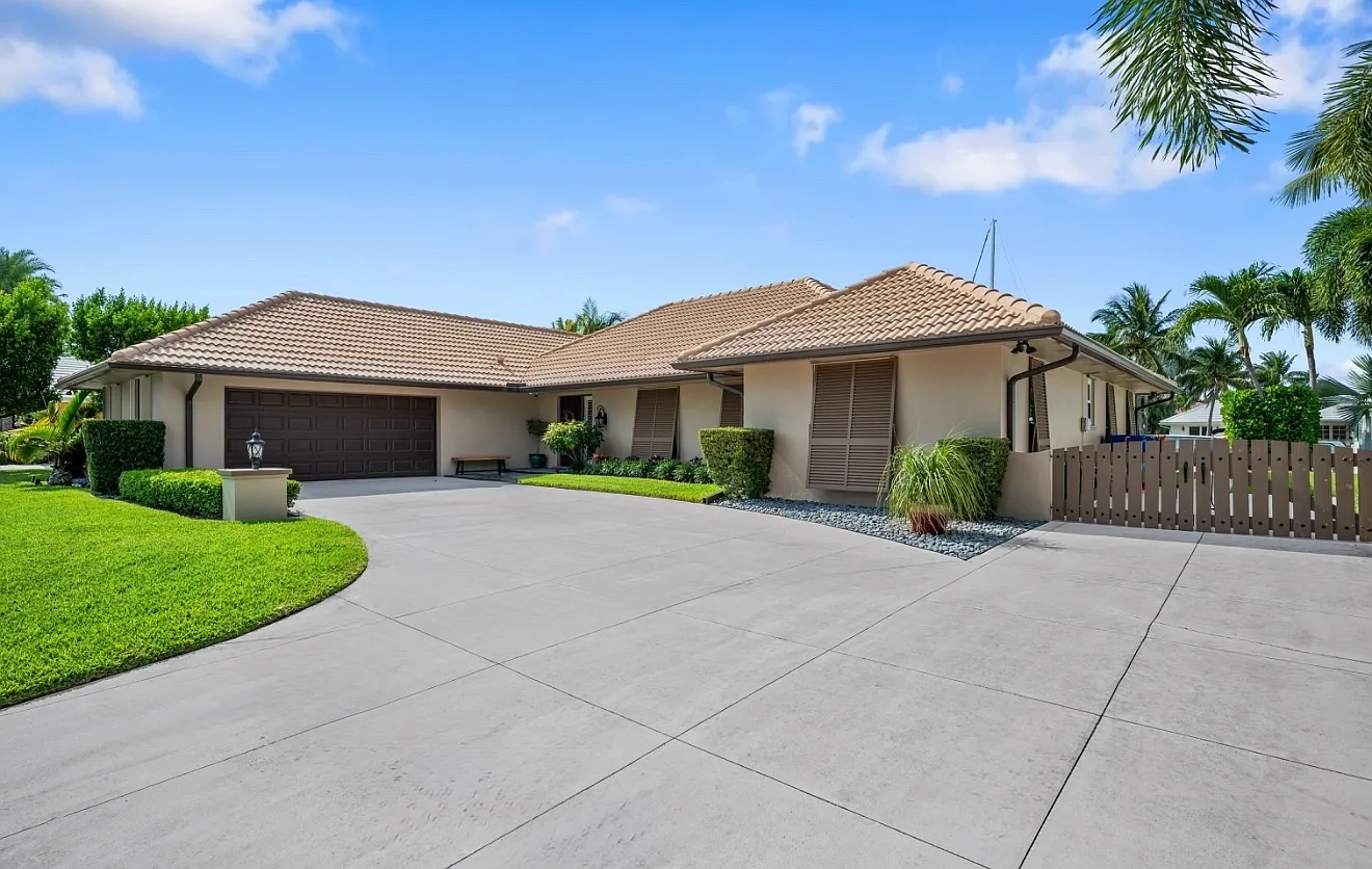 4 bed, 2.5 bath, 2800 sqft, $10,500 — Photo 2