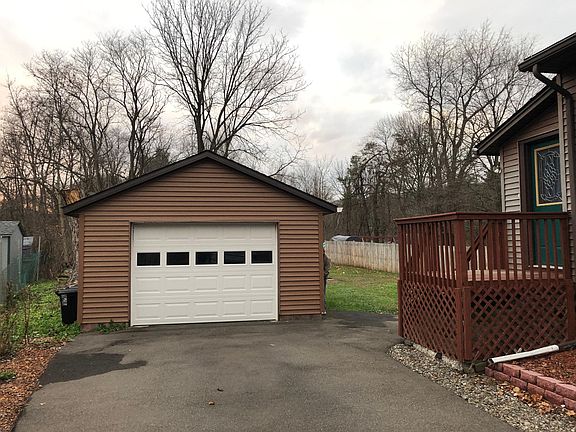 3rd image of 870 Main St #1