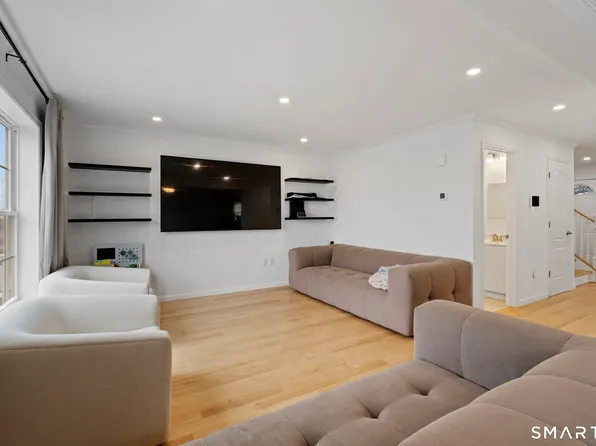 156 Dayton Road, Bridgeport, CT 06606