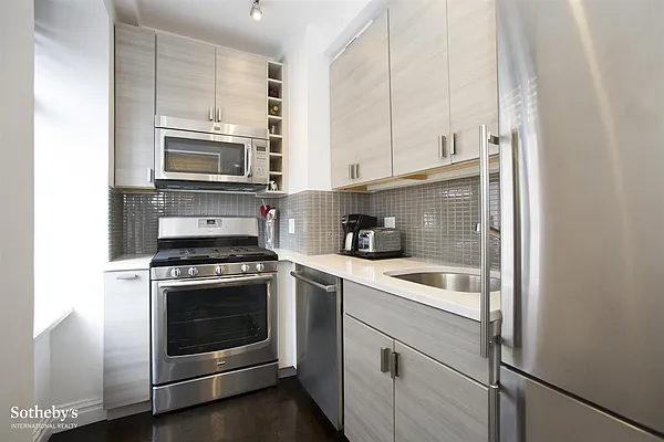 Sold by Sotheby's International Realty | media 3