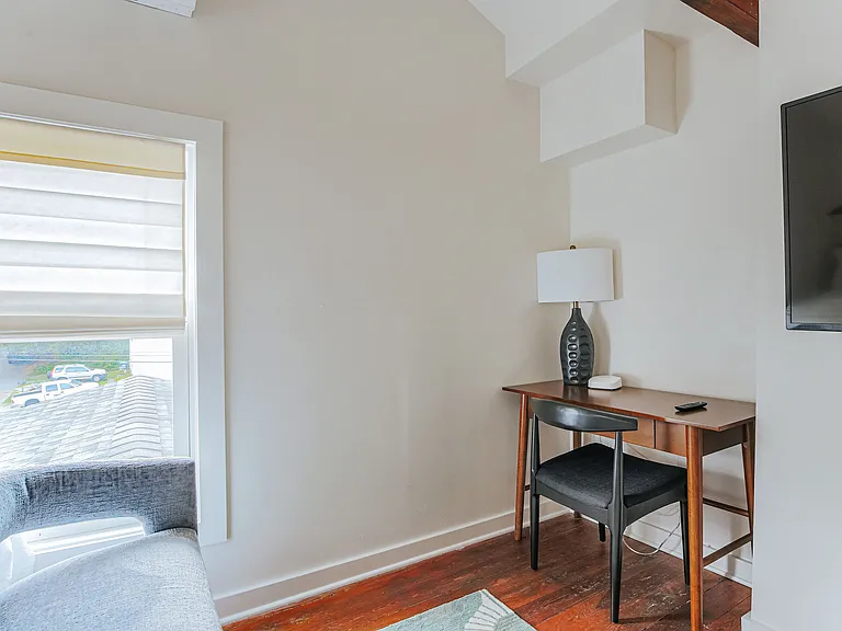1023 King St #A — Photo 15