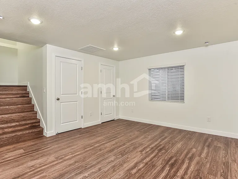 1108 E Daniel St — Photo 8
