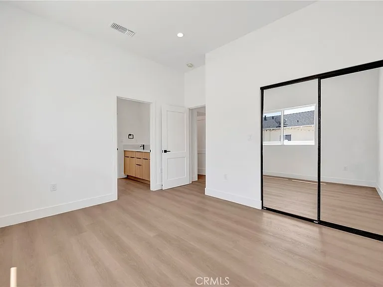 6734 Gentry Ave — Photo 12