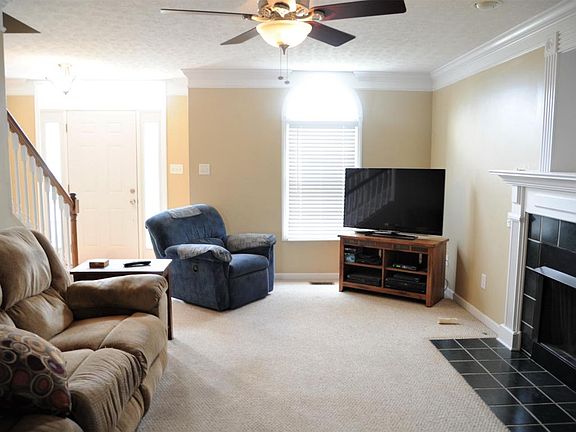3rd image of 2914 Cherry Branch Dr